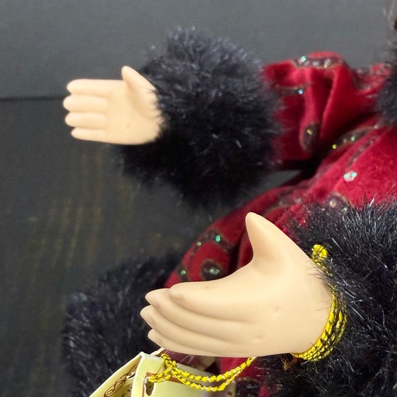 Collectors Choice PAIGE Windup Musical Porcelain Doll DanDee - Picture 11 of 16